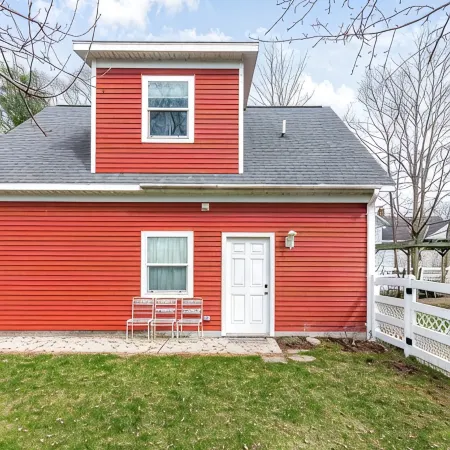 Poppy Cottage  Bright 1BR Apartment in Douglas