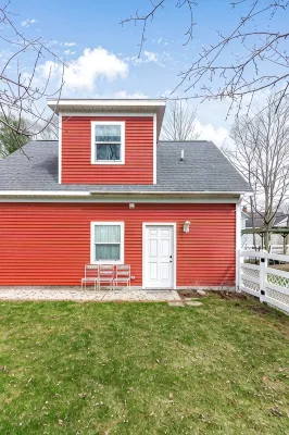 Poppy Cottage  Bright 1BR Apartment in Douglas