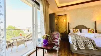 Bluo Luxury Stay - Medicity - Balcony, Tub, Gym TT - Homestays