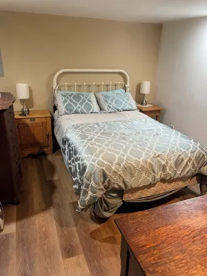 Cozy cabin,master and loft w2 twin beds atop the scenic portage,deckand fire pit