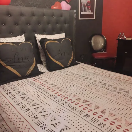 LOVE ROOM Red and black Отели в г. Барр
