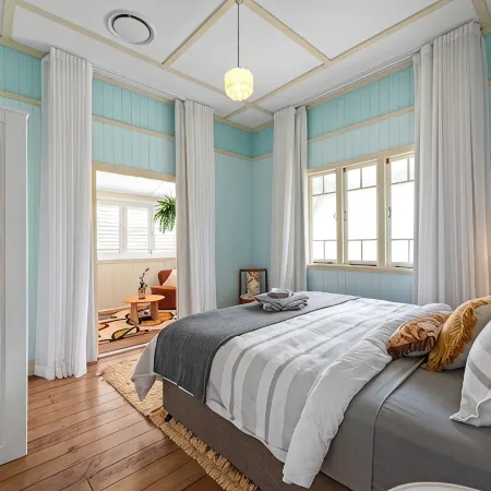 A Colourful Life! 4Bed/2.5Bath/1Car ~ Queenslander