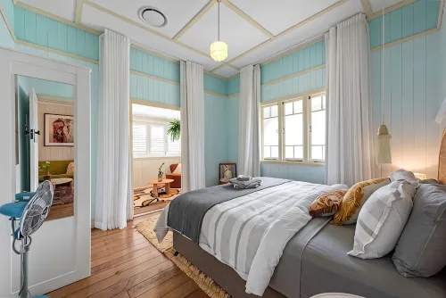 A Colourful Life! 4Bed/2.5Bath/1Car ~ Queenslander