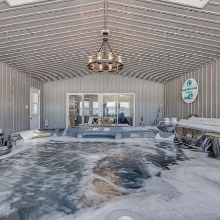 Water Front with Access: Sauna & Hot Tub, Dock, 3 Bedrooms