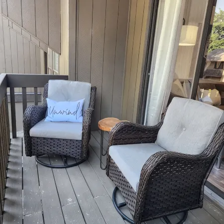 Newly renovated, Enjoy the beautiful Fall Weather in the South!!