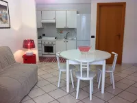 Terraced house in a quiet residence 200 meters from the sea, 4/5 places - Condos