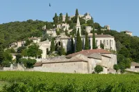Superb comfortable and spacious villa with beautiful pool, Gard Provencal -  Ferienhäuser