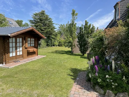 Doppelhaushälfte mit Großem, Sonnigem Garten im Nördlichen Westerland - Kitchens