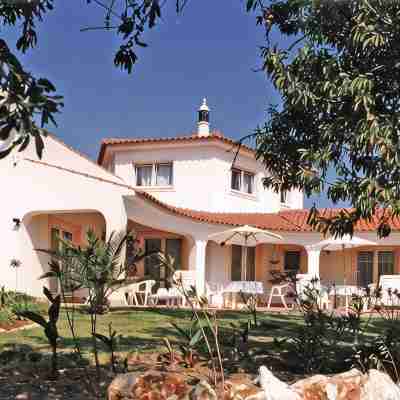 Villa Lagos Algarve for families & friends, 6 bedrooms, 7 bathrooms, pool, BBQ Hotel Exterior