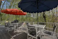 Renovated Modern Chalet - Swim, Hike, Bike, Fish, Ski, Skate, Shop, Dine, Relax!