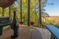Sunset Mtn Lodge! Hot Tub+Fire Pit, Fireplace, Hiking, Private, Close to Town!
