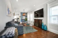 Modern Home in Historic Strawberry Hill w/ a view of Downtown KC - Pet Friendly - Homestays