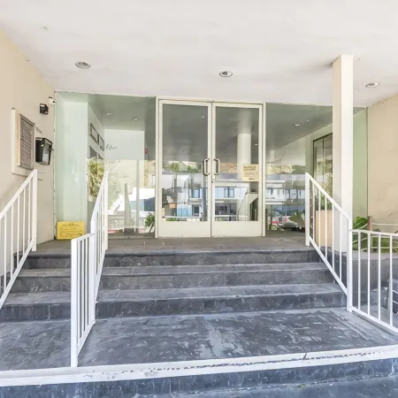 Beautiful, luxurious hideaway right on Carbon Beach in Malibu!