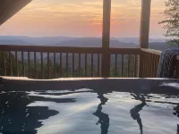 6Br Luxury Lodge • 300 ft to Cupp Run • Hot Tub Sunsets • 3 Decks & Views エドレーのホテル