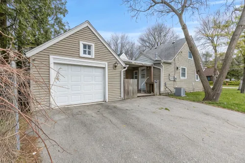 East Lansing 2Br Steps from MSU — Private Patio - Boutique