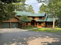 Lakeside Lodge Vacation Rental. See discounts below for less than 12 people.