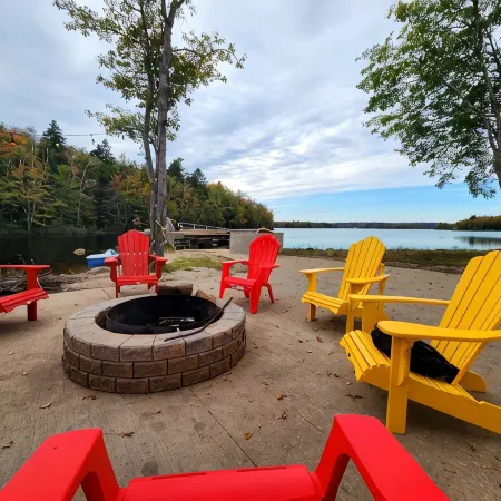 Lake front cottage with beach & dock (Pet-Friendly