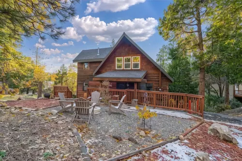 Cozy Cabin Retreat w/Hot Tub+Fire Pit+ AC+Games+EV+BBQ