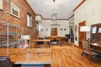 Large Executive 1st Floor Apartment with Chefs Kitchen! - Condos