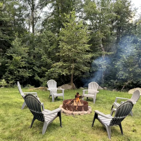 Cozy Log Home across from Phillips Lake-Four Season Fun