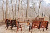 Modern luxury 4 Bedroom cabin with game room, hot tub, sauna and home theater