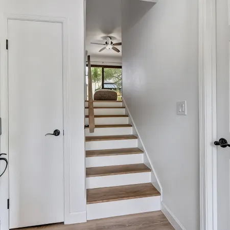 Beautifully Remodeled Townhouse Steps from the Shore – Pool & Garage Included