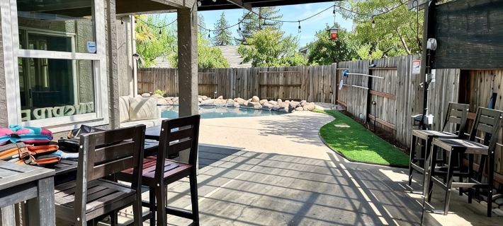 Spacious 4 Br Home, with Fireplace, Wet Bar, Pool, & Indoor Jacuzzi Tub. Hotels in Vacaville