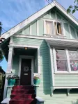Charming James Bay Guesthouse by Fisherman's Wharf