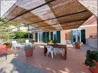 APARTMENT AND TERRACE 100 SQM SEA VIEW+PANORAMA LEMEGLIO PRIVATE PARKING Hotels in Moneglia