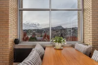 Amazing Downtown Loft, Sunsets, Dogs, Views