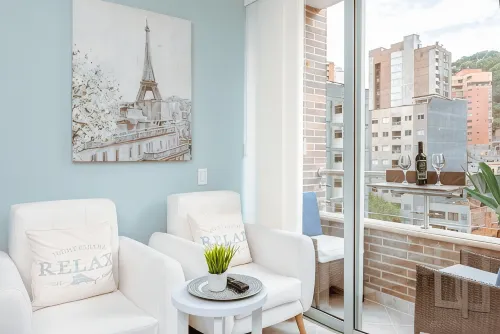 2024 New boutique 2B/1B balcony condo in famous Parque de Sabaneta - Wifi