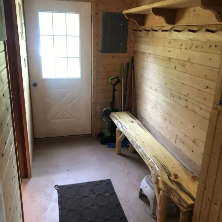 Cabin close to trails. Excellent location.