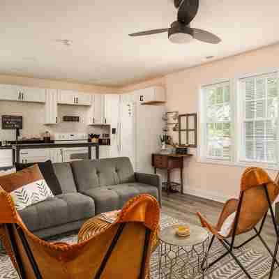 NEW Cozy Bungalow 3 bed/2 bath w/King & pet friendly - Coliseum•GAC•UNCG<5 min Others