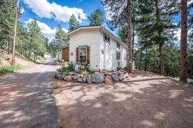 Mountain Living - Breathtaking View of Pikes Peak