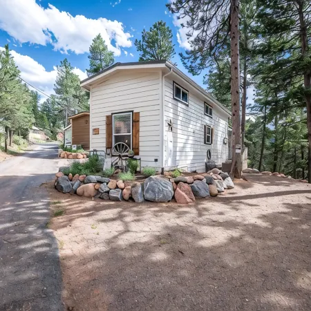 Mountain Living - Breathtaking View of Pikes Peak