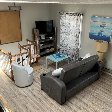 Enjoy a Boathouse on the Bay in the heart of Downtown Sandusky. Отели в г. Сандаски