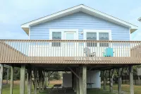 Deacon on Dolphin! Quaint 3rd Row Beach House with Ocean Views! - Beach