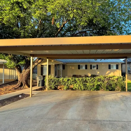 Lazy Days Lakefront Retreat Lake Granbury Home, Yard, Dock-Lift, Covered Parking