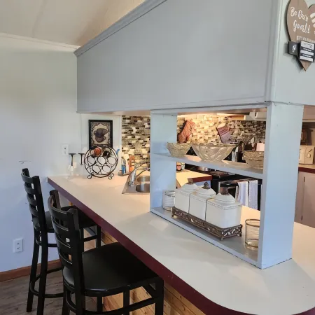 Georgie's Getaway!  Beautiful stay on 6 acres just minutes from the lakeside