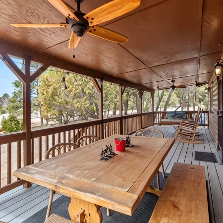 Comfy, Cozy Cabin in the Mountains with a large front porch. Pet-Friendly!