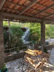 Monas Guesthouse - موقف سيارات
