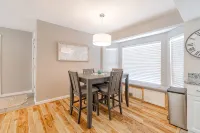 Vibrant Boho Home | 3 Bed | Pet Friendly l UNR