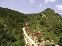 Wuling Mountain's Shouyuzirangjingba Guesthouse