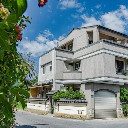 Hualien Wazuka Homestay Отели рядом с достопримечательностью «Бейсбольное поле Hualien»