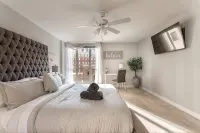 MAG MILE MEGA Entire Floor 4BD 4BA +Rooftop&Gym