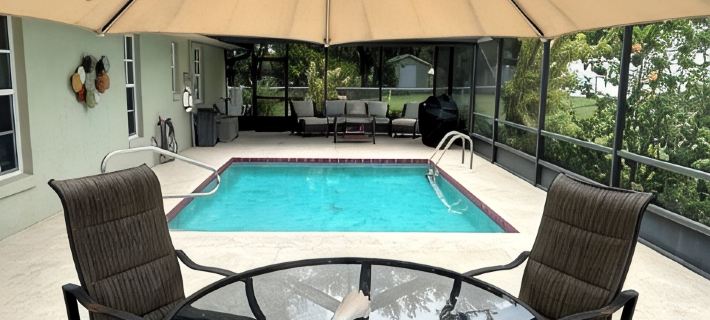 Spacious Family friendly home across from Lake Jackson, near downtown Sebring. Отели в г. Себринг