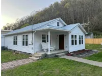 3 bedroom home quiet neighborhood close to trails - WiFi