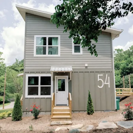 The Sundrop House: Chic Getaway minutes from everything