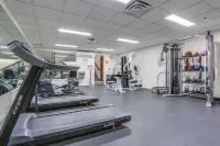 Stylish Friars Rd Retreat w Resort Pool & Elevator - Holiday Apartments