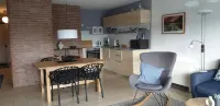 Lovingly renovated apartment with large balcony right on the dyke